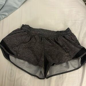 Lululemon hotty hot shorts, size 6, low rise, heathered gray